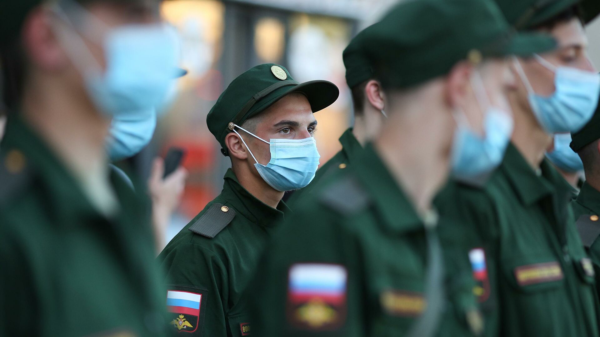 Отправка первых призывников весеннего призыва в Вооруженные Силы из Краснодарского края на вокзале Краснодар-1 — РИА Новости, 1920, 18.02.2021